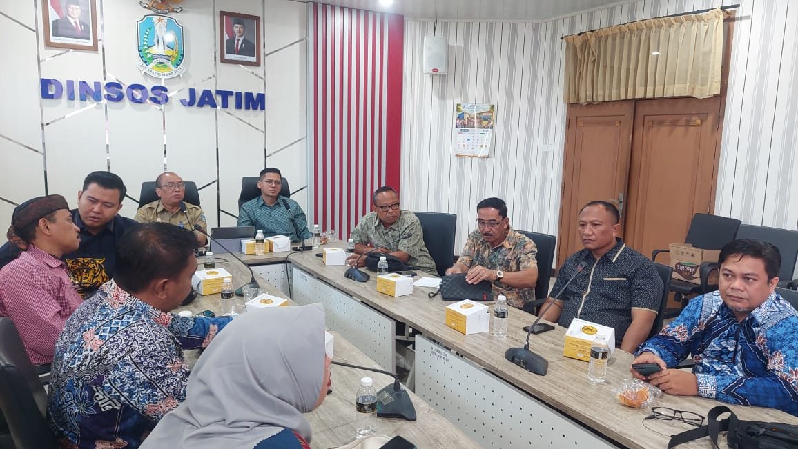 Anggota Komisi IV DPRD Situbondo Kunjungan Kerja ke Kantor Dinas Sosial Provinsi Jawa Timur. (Foto: Teamwork)