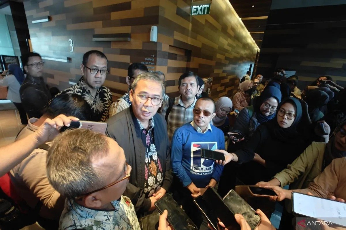 Koordinator Jamsos Pekerja dan Buruh diwawancarai media, Rabu (21/5/2025). (Foto: Istimewa)