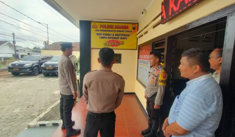 Kapolres Jember berkunjung ke Polsek Arjasa, Selasa (6/5/2025). (Foto: Humas Polres)