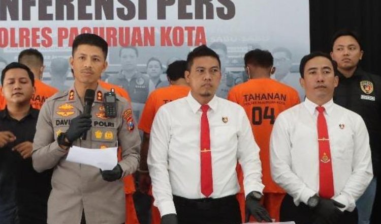 Konferensi pers di Mapolres Pasuruan, Jumat (9/5/2025). (Foto: Humas Polres)