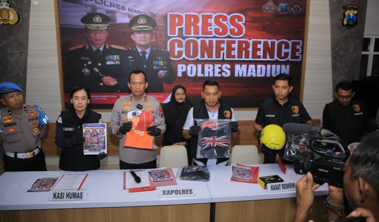 Kapolres Madiun pimpin konferensi pers ungkap kasus pengeroyokan, Kamis (15/5/2025). (Foto: Humas Polres)