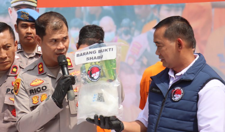 Konferensi pers di Mapolres Probolinggo, Jumat (16/5/2025). (Foto: Humas Polres)