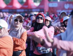Gus Ipul Senam Bareng Ribuan Lansia di Jember, Klaim Bukti Hadirnya Pemerintah!