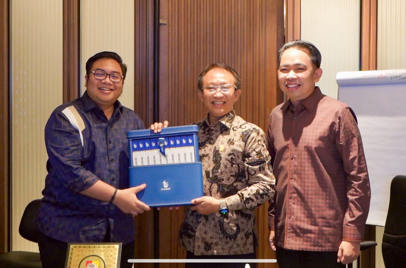 Bupati Fawait menemui Direktur Distribusi PLN Pusat, Kamis (8/5/2025). (Foto: Diskominfo Jember)