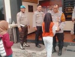 Sambut HUT ke-79 Bhayangkara, Polsek Arjasa Jember Bagikan Sembako pada Duafa dan Anak Yatim