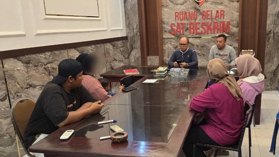 Polisi menyelesaikan kasus pencurian handphone dengan restorative justice. (Foto: Humas Polres Situbondo)