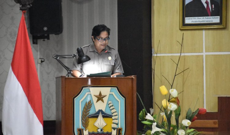 Ketua Fraksi DNS, Janur Sasra Ananda, membacakan pandangan fraksinya di rapat paripurna. (Foto: Fathur Rozi/ZonaIndonesia.co.id)