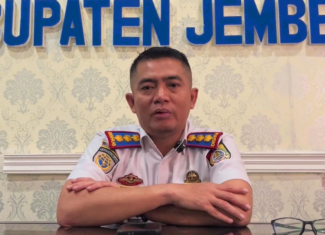 Kepala Dishub Kabupaten menyampaikan sanksi bagi juru parkir. (Foto: Dok/Dishub Jember)