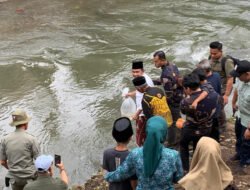 Kembalikan Ekosistem Sungai, Bupati Jember Tebar Ribuan Bibit Ikan