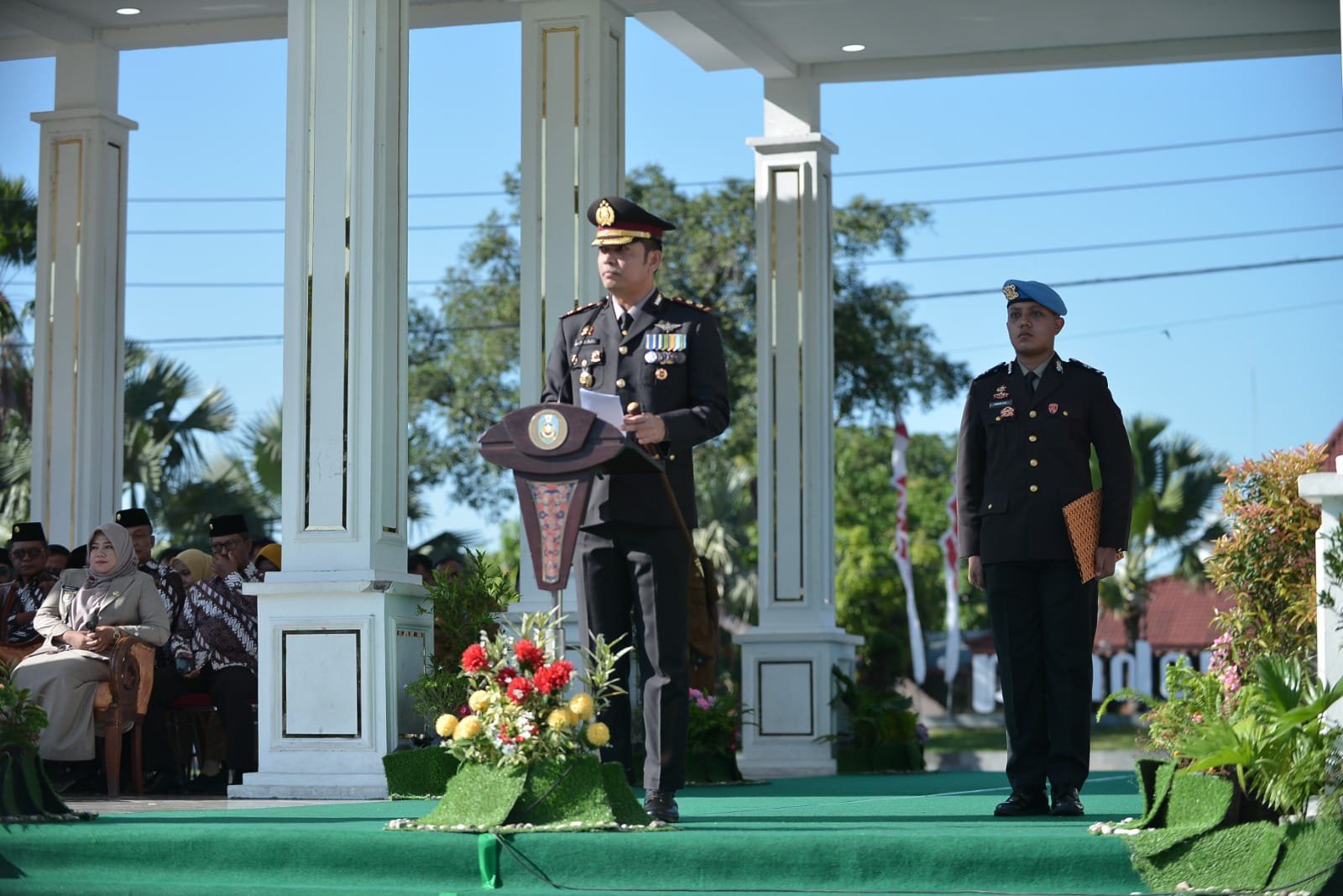 Kapolres Situbondo AKBP Rezi Dharmawan, memimpin upacara HUT Bhayangkara ke-79. (Foto: Humas Polres Situbondo)