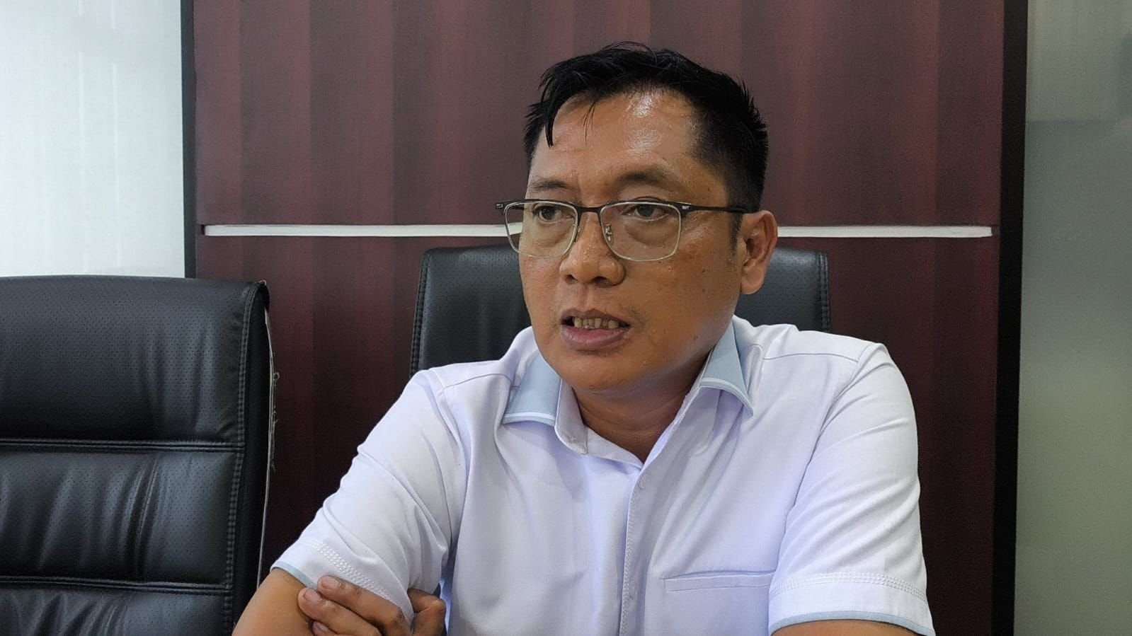 Ketua DPRD Jember diwawancarai media. (Foto: Istimewa)