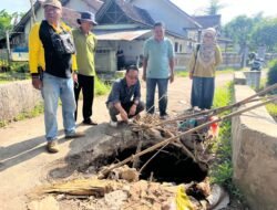 Jembatan Penghubung Desa Gumelar-Balung Jember Rusak Parah, Warga Desak Perbaikan!
