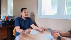 Pengelola Lingkungan Estate Manajemen Argopuro, Andi Kurniawan, diwawancarai media, Jumat (4/7/2025). (Foto: Zainul Hasan)