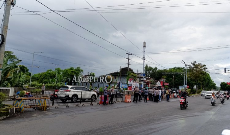 Simpang 4 Argopuro Jember resmi ditutup, Jumat (4/7/2025). (Foto: Zainul Hasan)