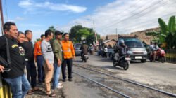 Komisi C DPRD Jember sidak rel kereta Pecoro Rambipuji, Senin (7/7/2025). (Foto: Istimewa)