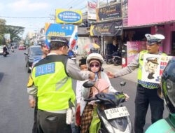 Polres Malang Sapa Pengendara dengan Edukasi Humanis Selama Operasi Patuh Semeru 2025