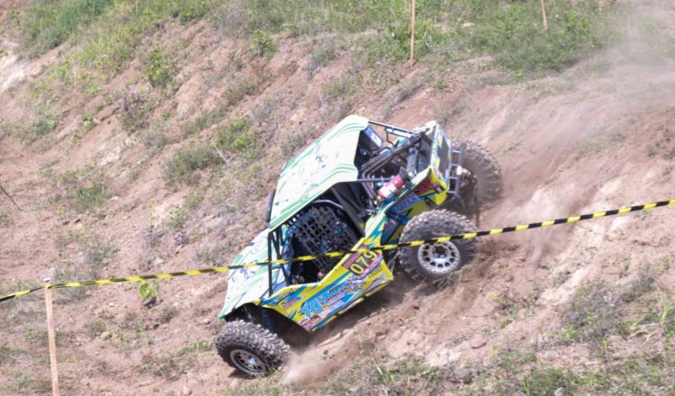 Offroader menjajal sirkuit Bernady Land, Sabtu (19/7/2025). (Foto: Diskominfo Jember)