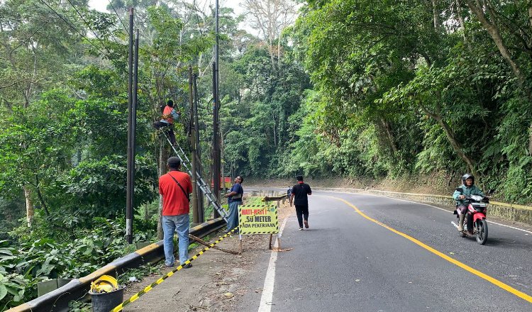 Persiapan penutupan jalur Gumitir, Rabu (23/7/2025). (Foto: Istimewa)