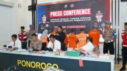 Konferensi pers ungkap kasus pencurian uang di Mapolres Ponorogo, Rabu (30/7/2025). (Foto: Humas Polres)