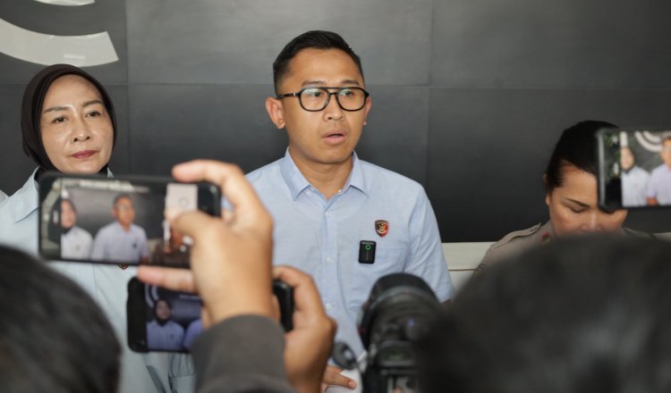 Wakasat Reskrim Polrestabes Surabaya diwawancarai media. (Foto: Humas Polrestabes/Dok)