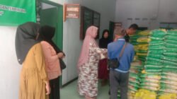 Penyaluran beras SPHP di Koramil Mayang, Selasa (5/8/2025). (Foto: Istimewa)