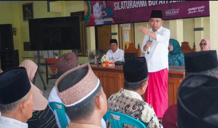 Bupati Jember berpidato di depan para guru ngaji, Rabu (6/7/2025). (Foto: Dok/Diskominfo Jember)