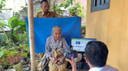 Disdukcapil Jember melakukan pengambilan foto KTP-el. (Foto: Istimewa - Zona Indonesia)