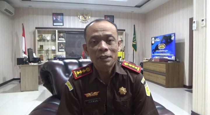 Kepala Kejari Jember diwawancarai media, Rabu (20/8/2025). (Foto: Istimewa - ZONA INDONESIA)