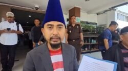 Koordinator aksi, Kholilul Rahman, diwawancarai media. (Foto: Istimewa - ZONA INDONESIA)