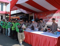Senangnya Driver Ojol Bisa Beli Sembako dengan Harga Murah di Mapolres Jember