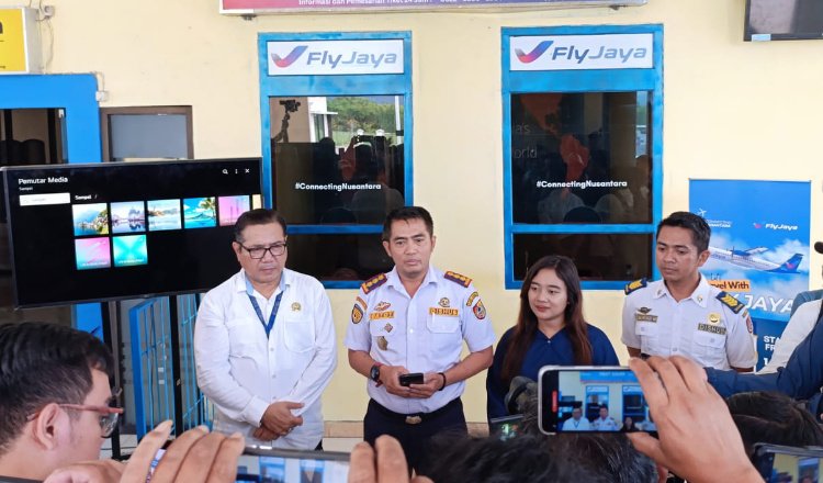 Plt. Kepala Dishub Jember diwawancarai media. (Foto: Zainul Hasan - ZONA INDONESIA)