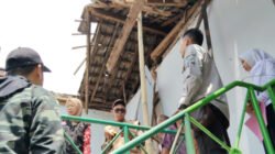 Dua Rumah Roboh di Silo, BPBD Jember Salurkan Bantuan Logistik
