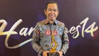 Bupati Jember mendapatkan penghargaan dari Kompas TV. (Foto: Dok/Diskominfo Jember - ZONA INDONESIA)