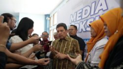 Direktur Utama BPJS Kesehatan, Ghufron Mukti, diwawancarai media, Selasa (16/9/2025). (Foto: Humas BPJS Kesehatan Cabang Jember)