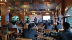 Kepala OJK Jember menyampaikan materi dalam acara Media Gathering bersama Jurnalis Sekar Kijang di Malang, Kamis (18/9/2025). (Foto: Teamwork - ZONA INDONESIA)