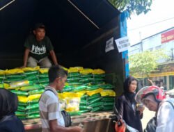 Pemkab Jember dan Bulog Gelar Pasar Murah, Sediakan 200 Ton Beras untuk Warga