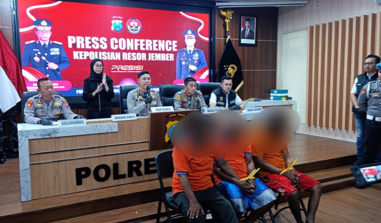 Konferensi pers di Mapolres Jember: ungkap kasus Curanmor. (Foto: Zainul Hasan - ZONA INDONESIA)