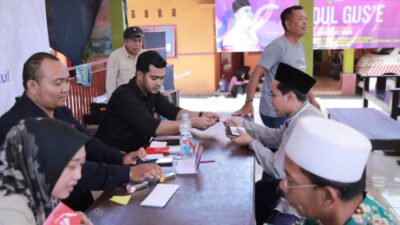 Penyaluran honorarium guru ngaji tahap dua, Jumat (3/10/2025). (Foto: Dok/Diskominfo Jember - ZONA INDONESIA)