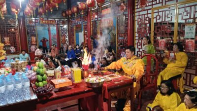 Mooncake Festival di TITD Pay Lien San Jember, Senin (6/10/2025). (Foto: Teamwork - ZONA INDONESIA)