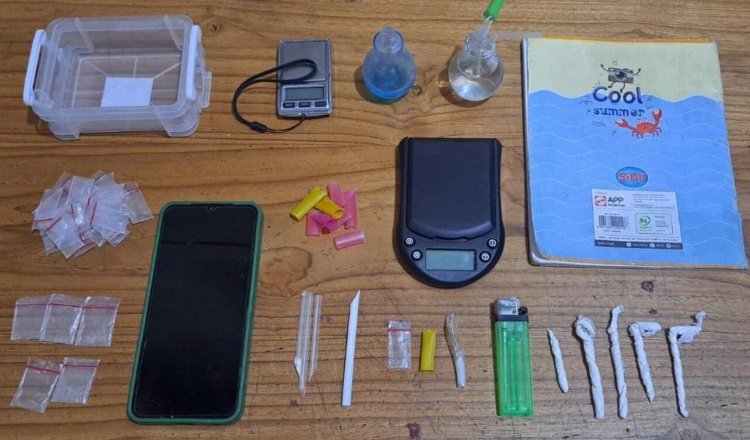 Barang bukti yang berhasil disita polisi dari IL. (Foto: Humas Polres Situbondo - ZONA INDONESIA)