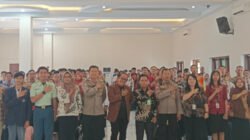 Polres dan Cabdin Jember serta peserta seminar foto bersama, Kamis (16/10/2025). (Foto: Istimewa - ZONA INDONESIA)