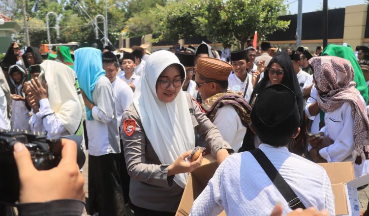 Aksi damai di DPRD Probolinggo. (Foto: Istimewa - ZONA INDONESIA)