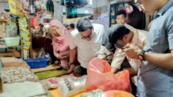 Satgas Pangan Polres Jember dan Bulog Sidak Pasar Tanjung, Ingatkan Pedagang Patuhi HET Beras