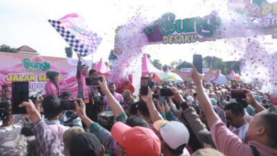 Gus Fawait melepas kegiatan jalan sehat di Kecamatan Panti dalam program Bunga Desaku, Minggu (26/10/2025). (Foto: Dok/Diskominfo Jember - ZONA INDONESIA)