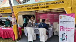 Pelayanan publik dalam rangkaian program Bunga Desaku di Kecamatan Panti. (Foto: Dok/Diskominfo Jember - ZONA INDONESIA)
