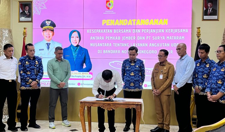 Penandatanganan kerja sama Pemkab Jember dan maskapai Fly Jaya, Selasa (28/10/2025). (Foto: Istimewa - ZONA INDONESIA)