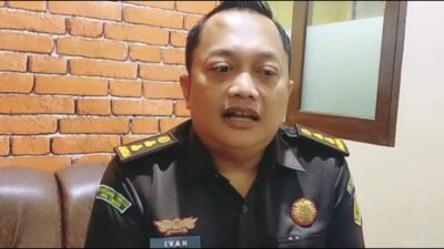 Kasi Pidsus Kejari Jember, Ivan Praditya Putra, diwawancarai media, Kamis (2/10/2025). (Foto: Istimewa - ZONA INDONESIA)