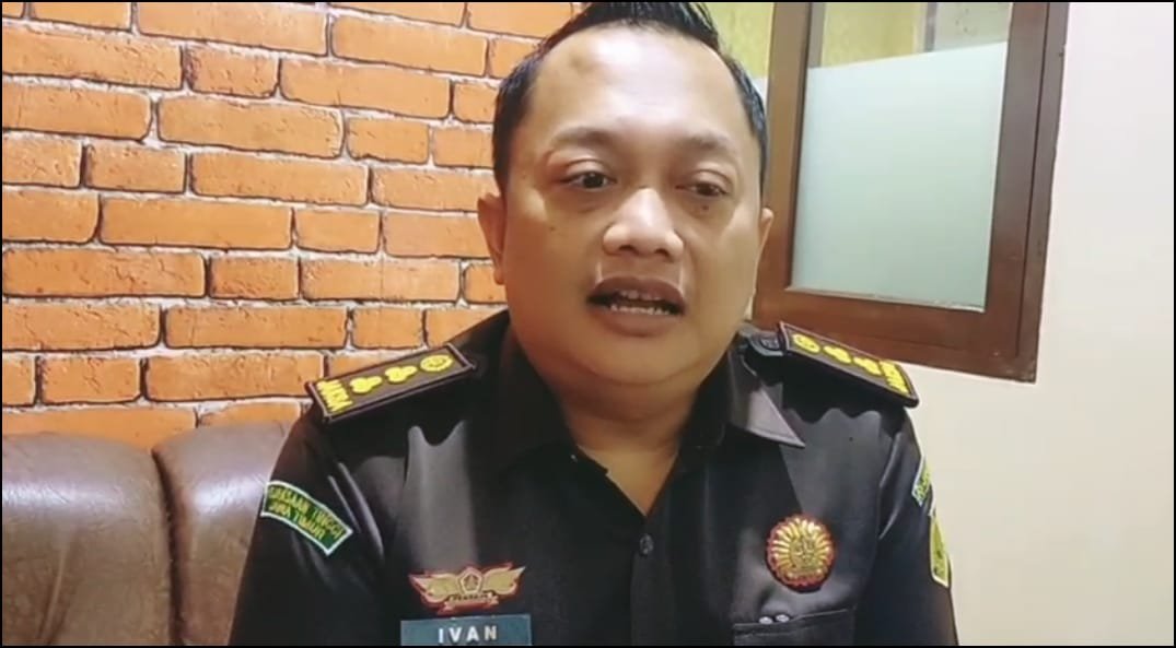 Kasi Pidsus Kejari Jember, Ivan Praditya Putra, diwawancarai media, Kamis (2/10/2025). (Foto: Istimewa - ZONA INDONESIA)