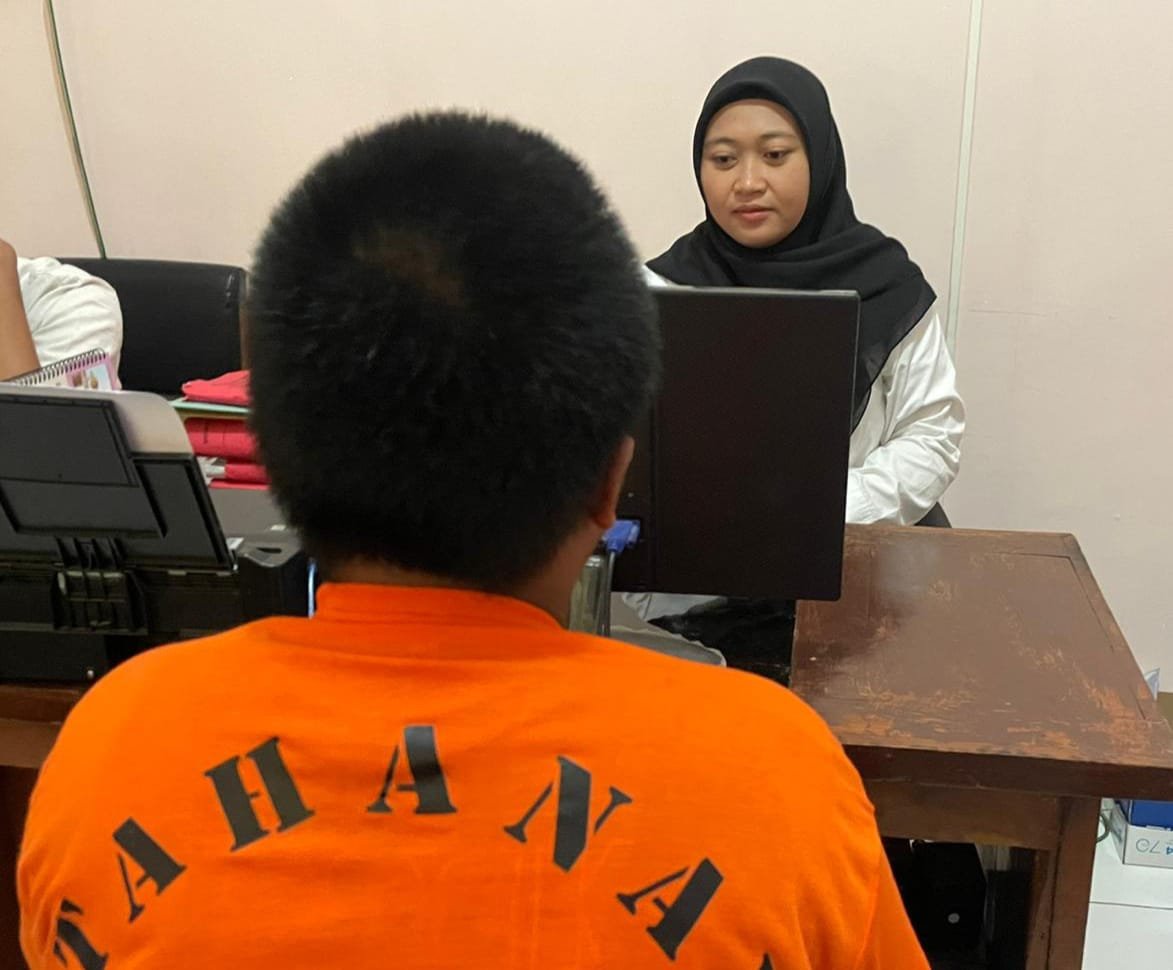 FG saat diperiksa Polisi. (Foto: Istimewa - ZONA INDONESIA)