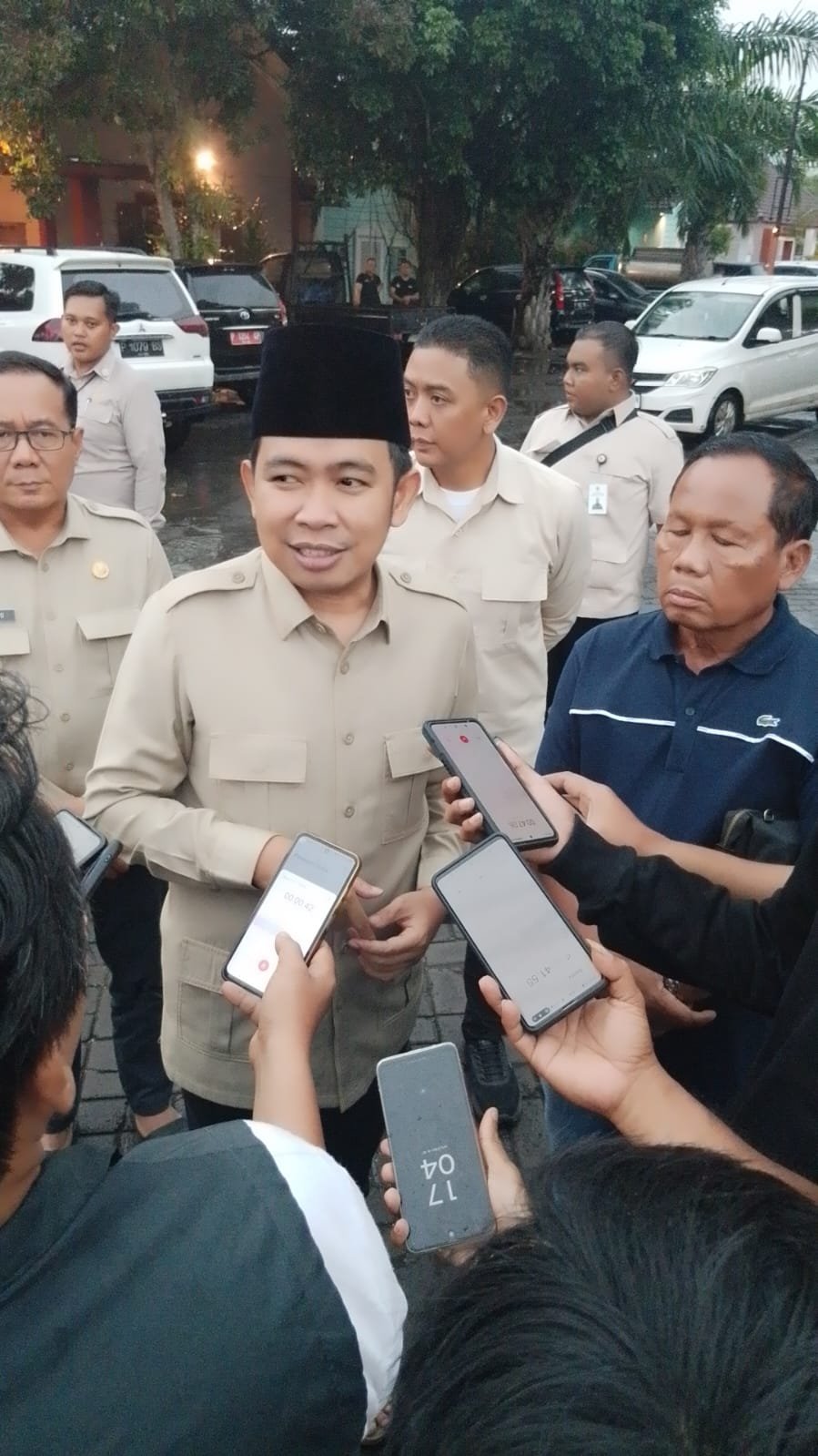 Bupati Jember diwawancara media, Jumat (21/11/2025). (Foto: Dok/Diskominfo Jember - ZONA INDONESIA)
